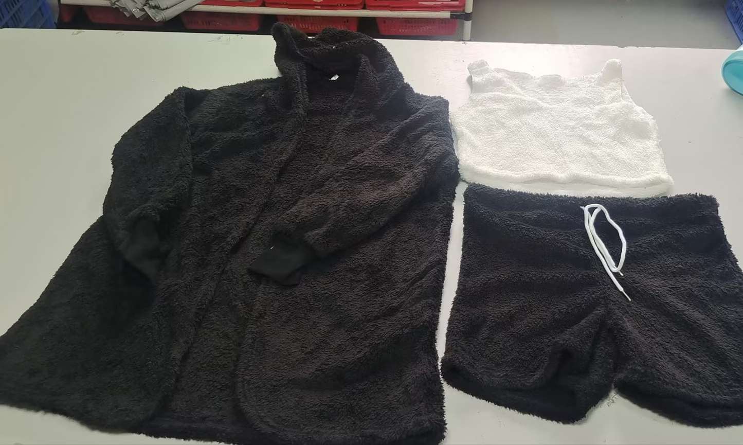 3-delt pysjsett for kvinner med langermet crop-top, singlet og shorts med snøring